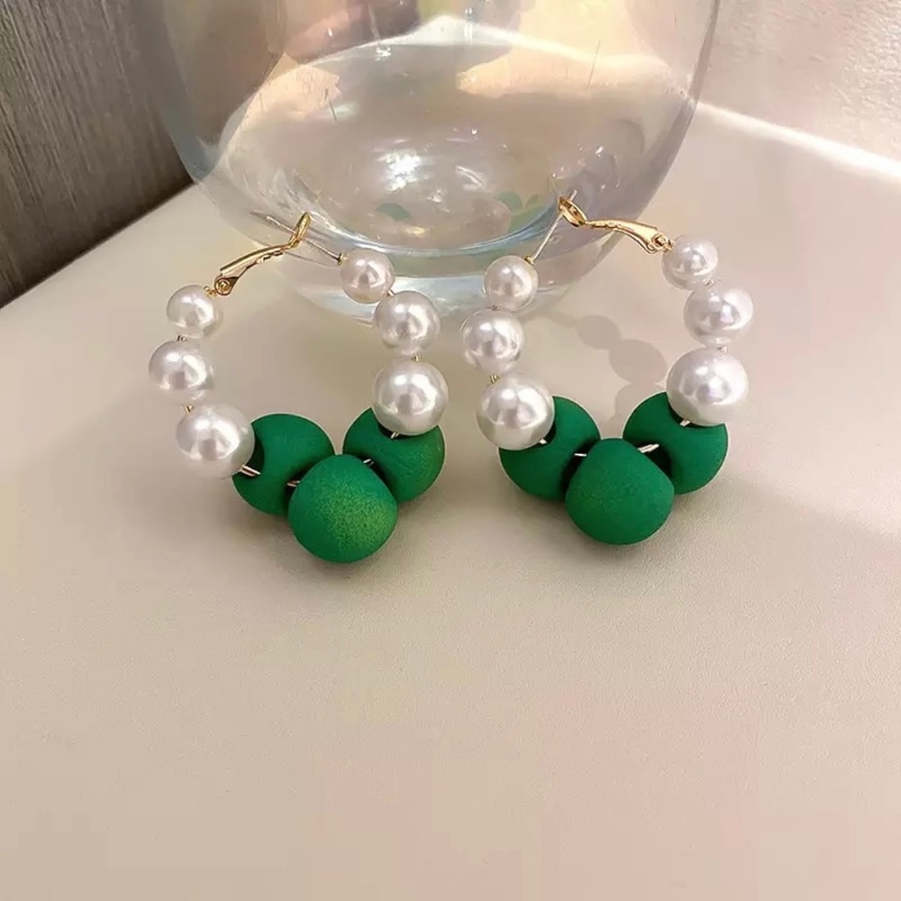 Chic hoop earrings